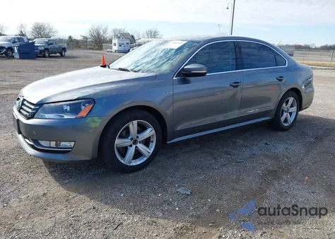 2015 Volkswagen Passat 1.8T Limited Edition из США, поврежденный, VIN 1VWAT7A39FC103015